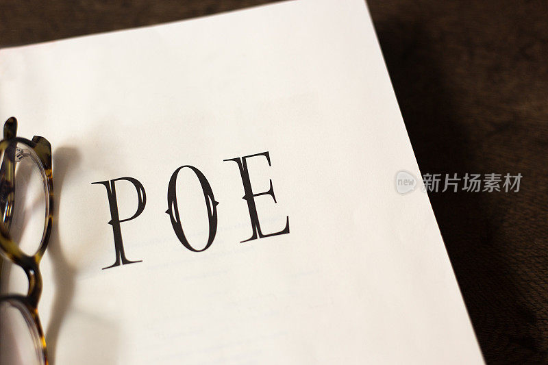 打开书，标题/作者页:POE